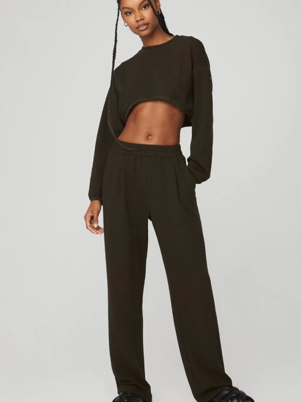 Alo Yoga 2 Piece Set - Cropped Tailored Crew Neck & Tailored Sweatpant Espresso